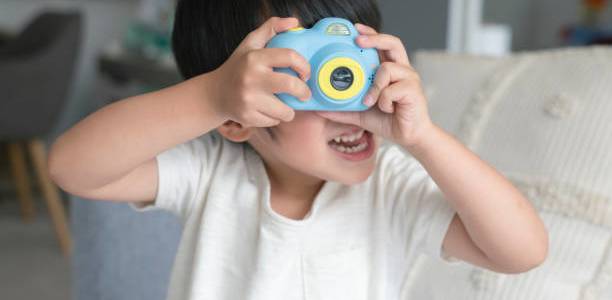 Dear Parents, Begini Cara Mengajari Anak Mengambil Foto dengan Kamera Mini
