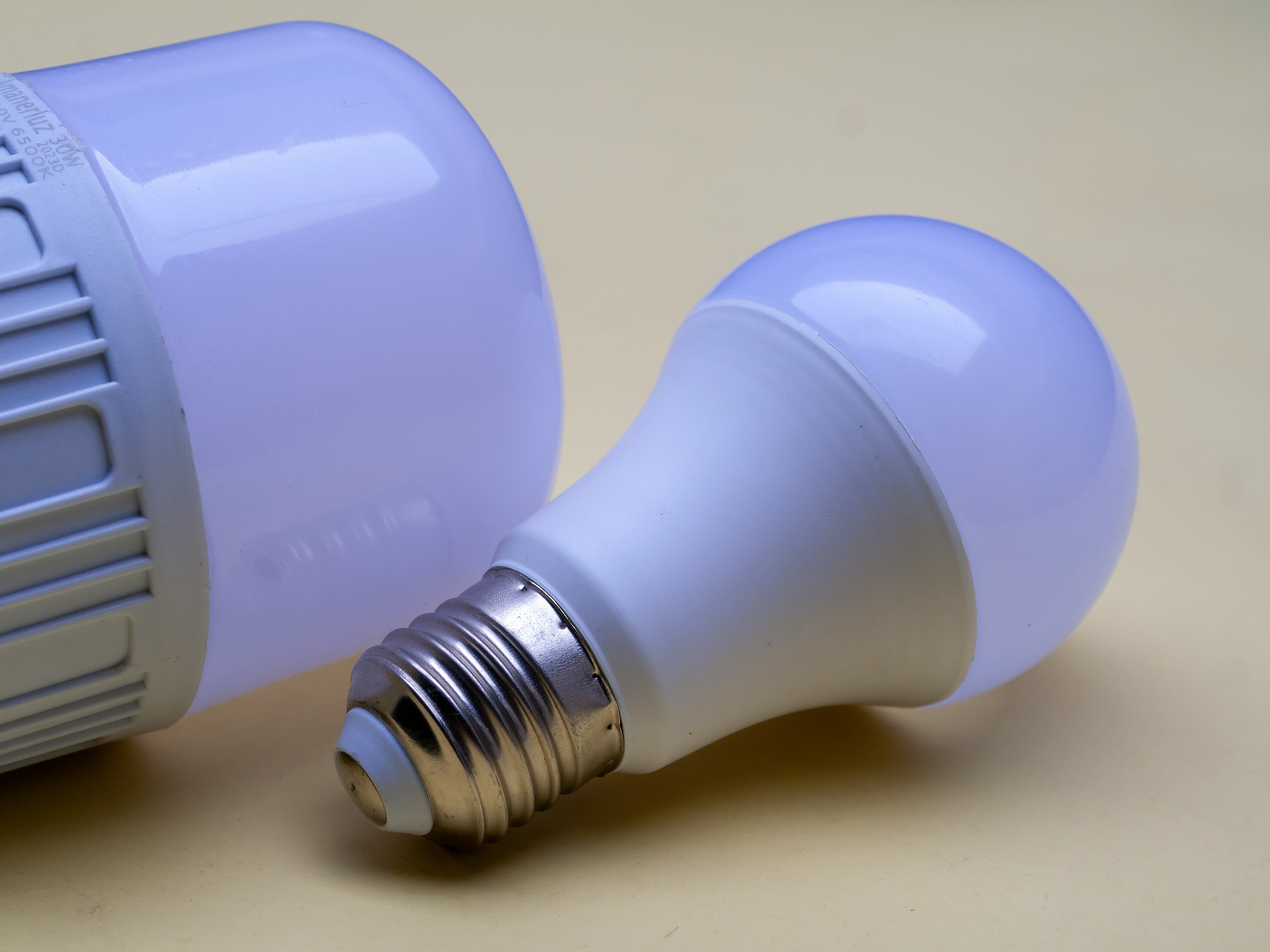 Upgrade Kamar Biasa Jadi Estetik dengan Smart LED Bulb RGB