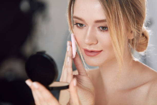 7 Kesalahan Pakai Compact Powder yang Bikin Makeup Patchy, Kamu Pernah?