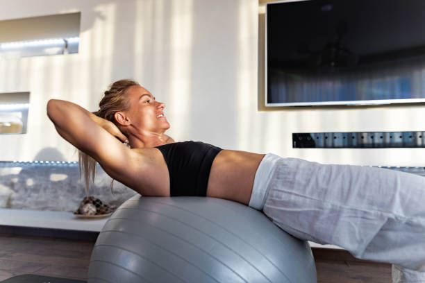 Bukan Cuma Bola, Ini 10 Latihan Full Body Intensif dengan Gymball