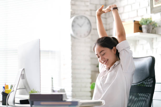 Cara Agar Duduk Lama Tidak Pegal dengan Bantal Ergonomis