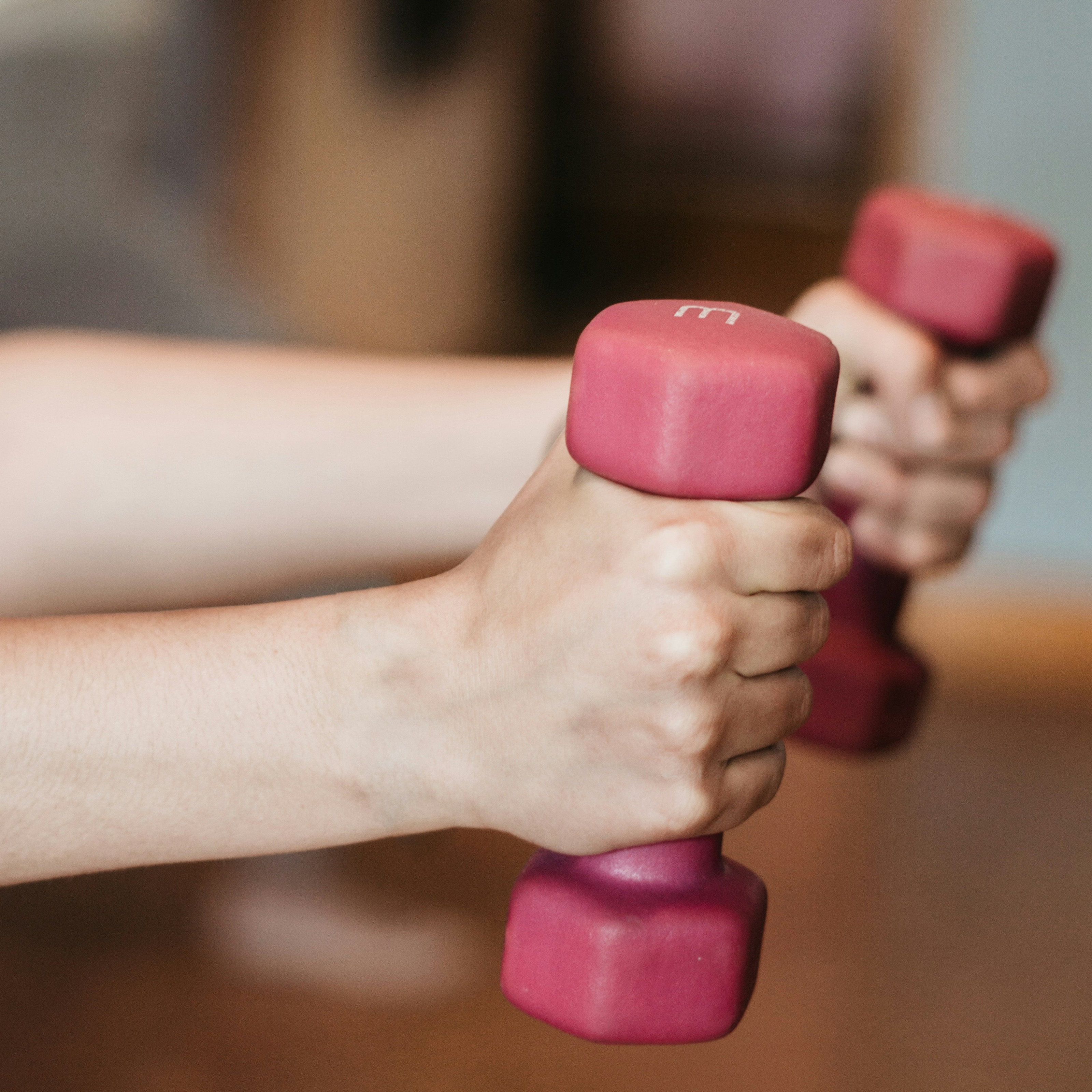 Workout di Rumah Jadi Lebih Efektif dengan Dumbell