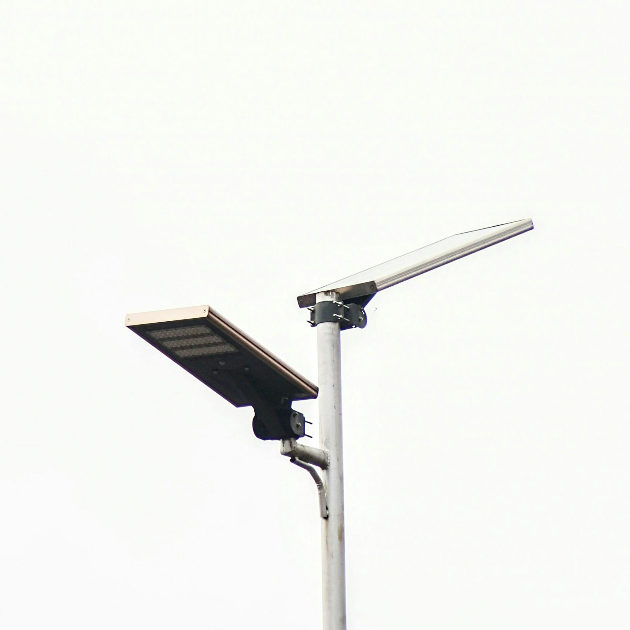 Bye-Bye Kabel Ruwet! Pasang Lampu Solar Semudah Ini, Tanpa Perlu Tukang
