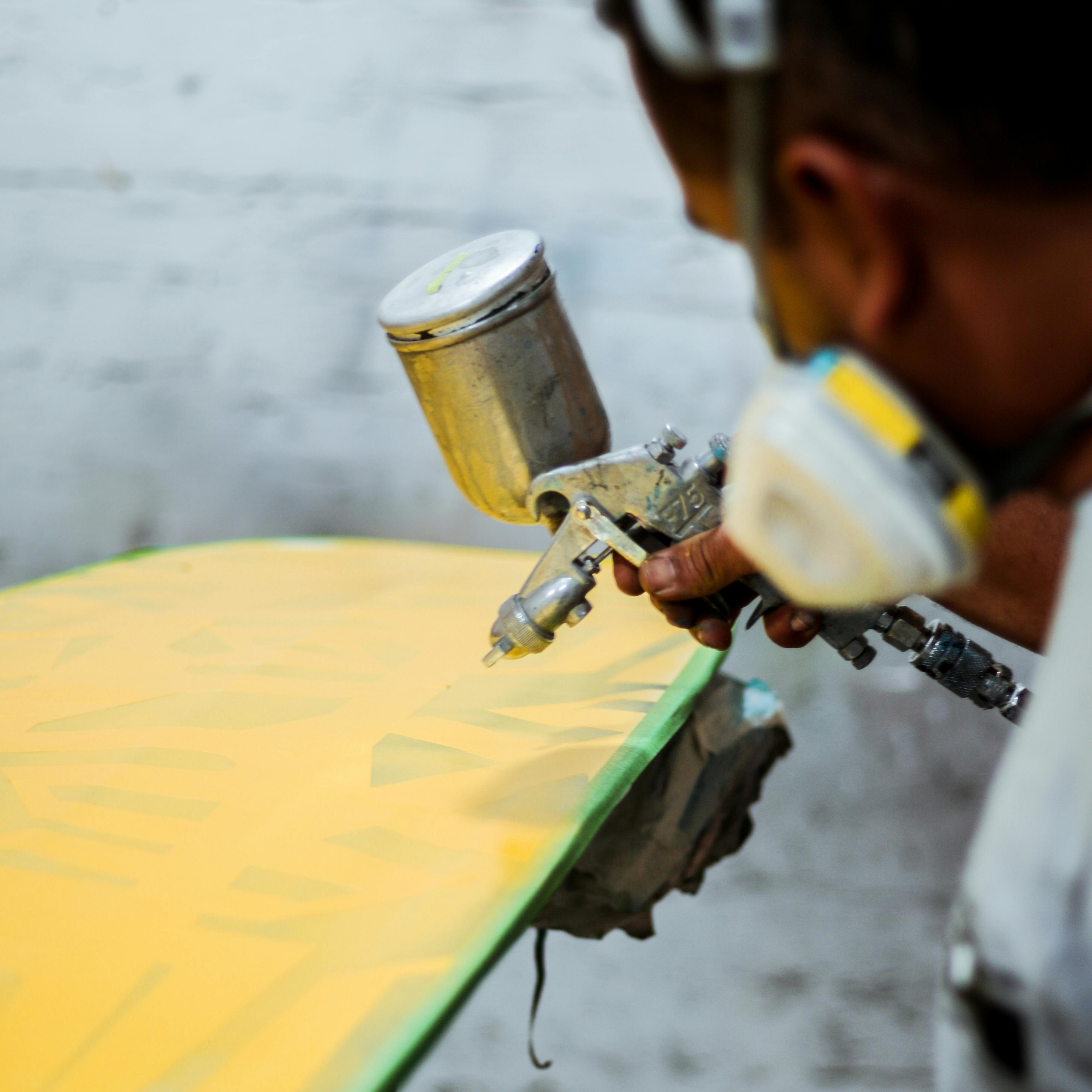 Bosan Hasil Kuas Bergaris? Ini Rahasia Spray Gun Bikin Proyekmu Mulus Sempurna