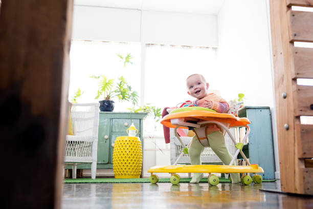 Bayi Mulai Aktif? Ini Cara Mengurangi Risiko Cedera Saat Belajar Berdiri dan Jalan