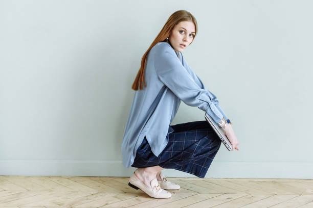 Cara Menyesuaikan Flat Shoes dengan Berbagai Jenis Pakaian Agar Tampil Stylish