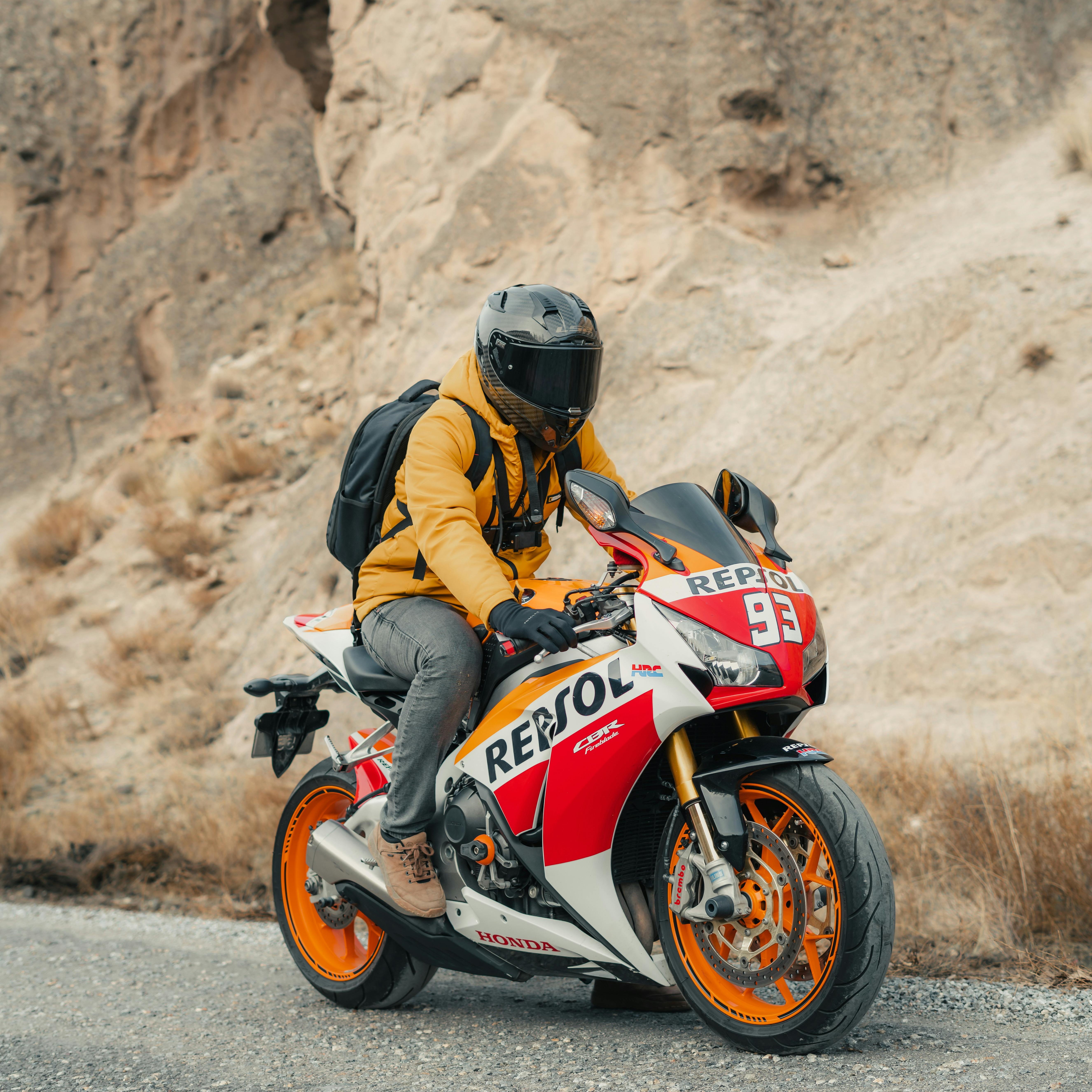Sarung Tangan Touring vs Harian, Pilih yang Tepat untuk Perjalananmu