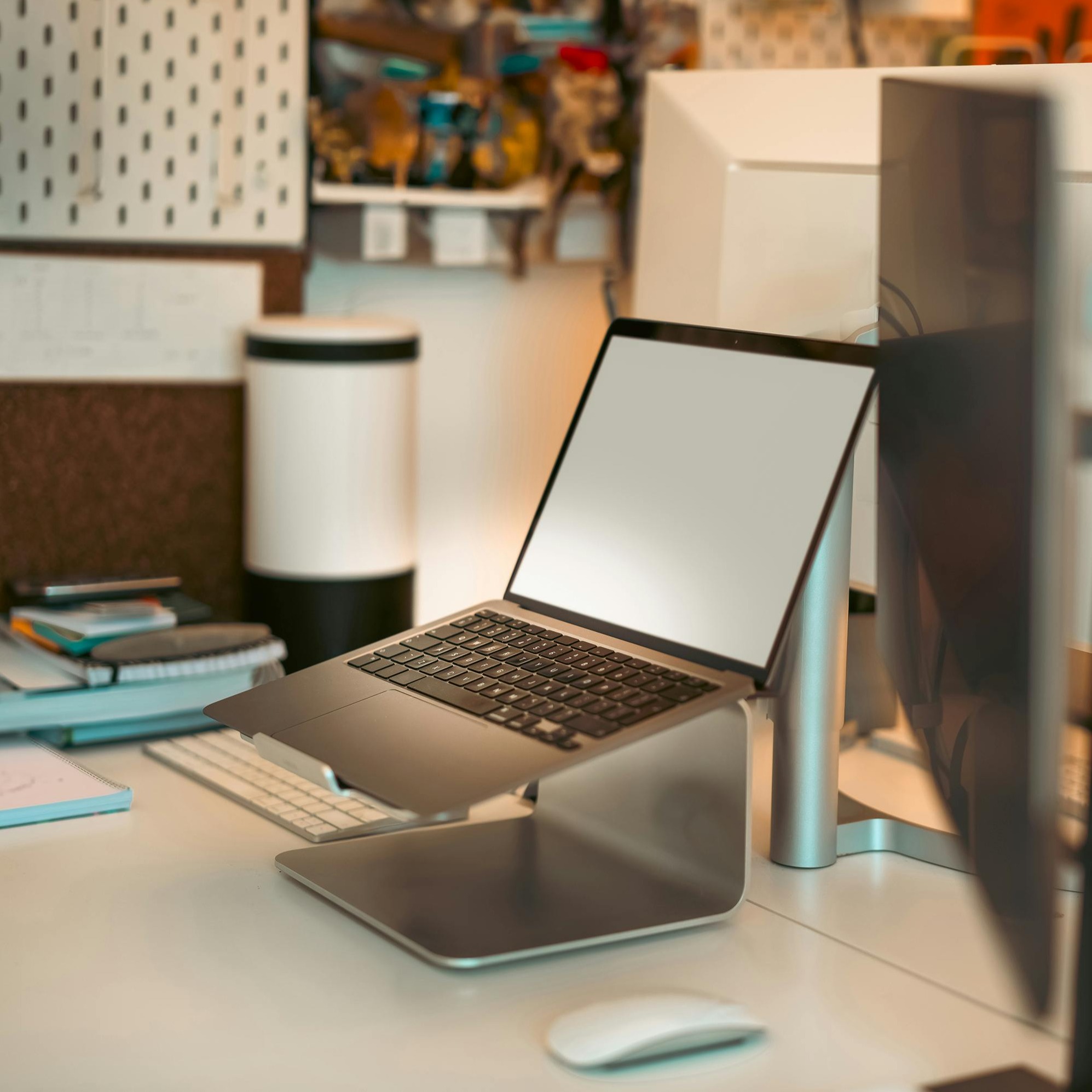 Belajar dan Kerja Lebih Nyaman dengan Stand Laptop