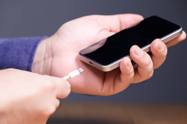 Aman Nggak Sih Pakai Adaptor iPhone Non Original?