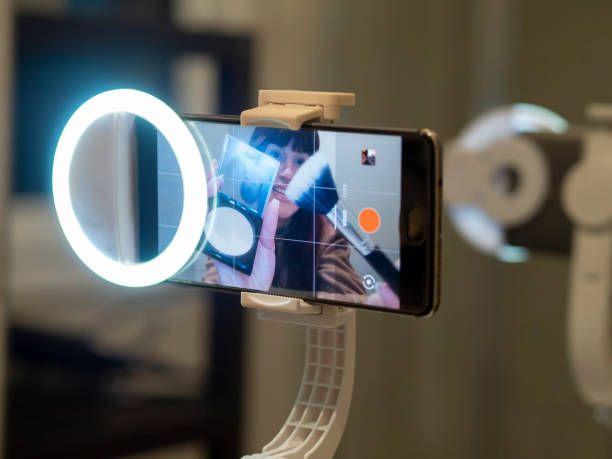 Wajah Terlihat Gelap Saat Video Call? Mini Ring Light Siap Jadi Solusi Praktis!