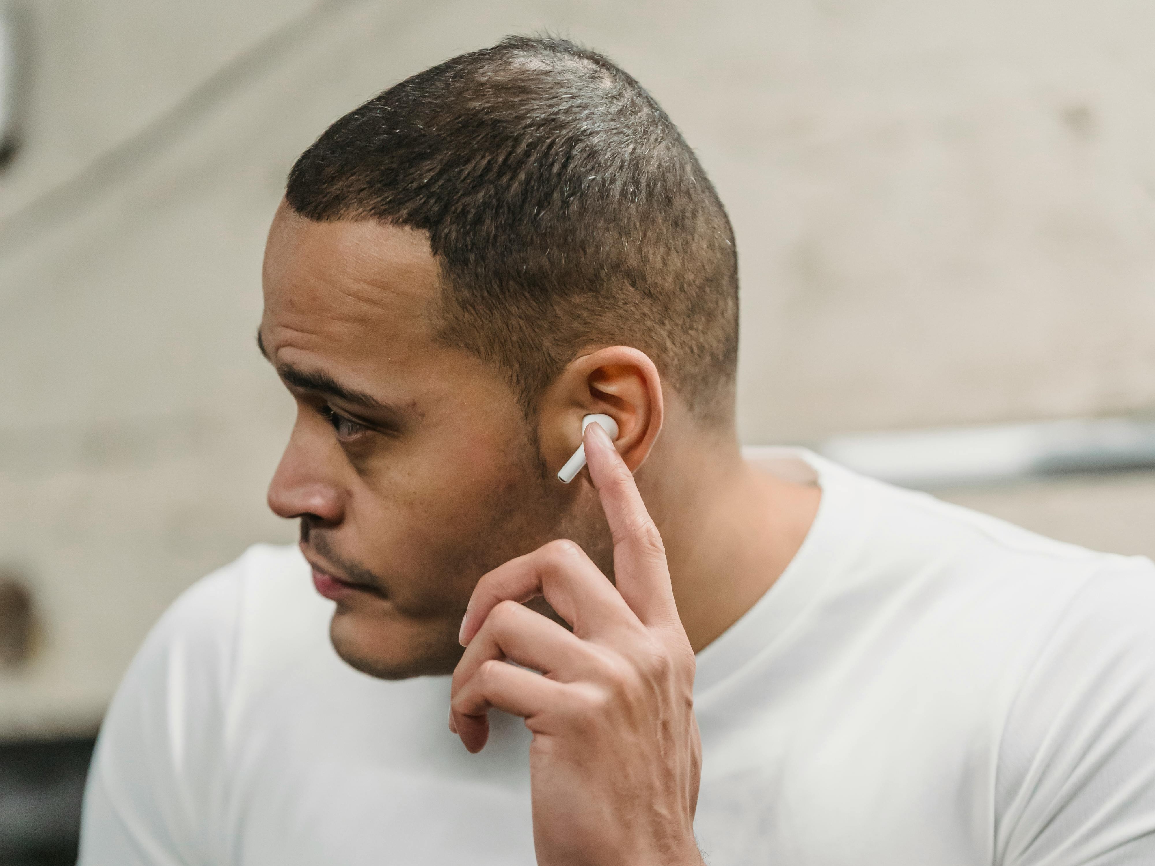 Hati-hati Volume! Ini Batas Aman Pakai Earphone saat Olahraga Menurut WHO