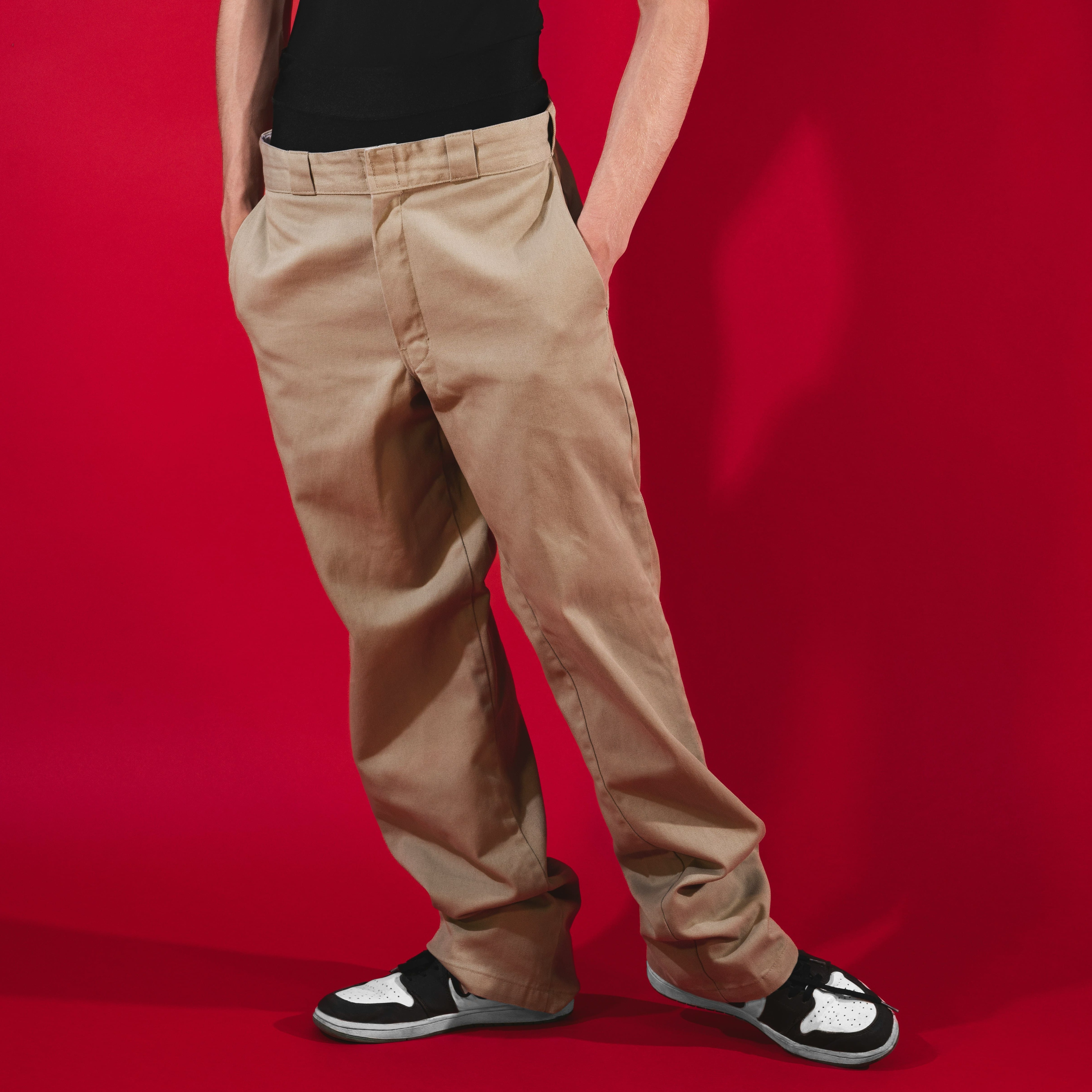 Ini Dia! 5 Alasan Celana Chino Wajib Ada di Lemari Pria Stylish