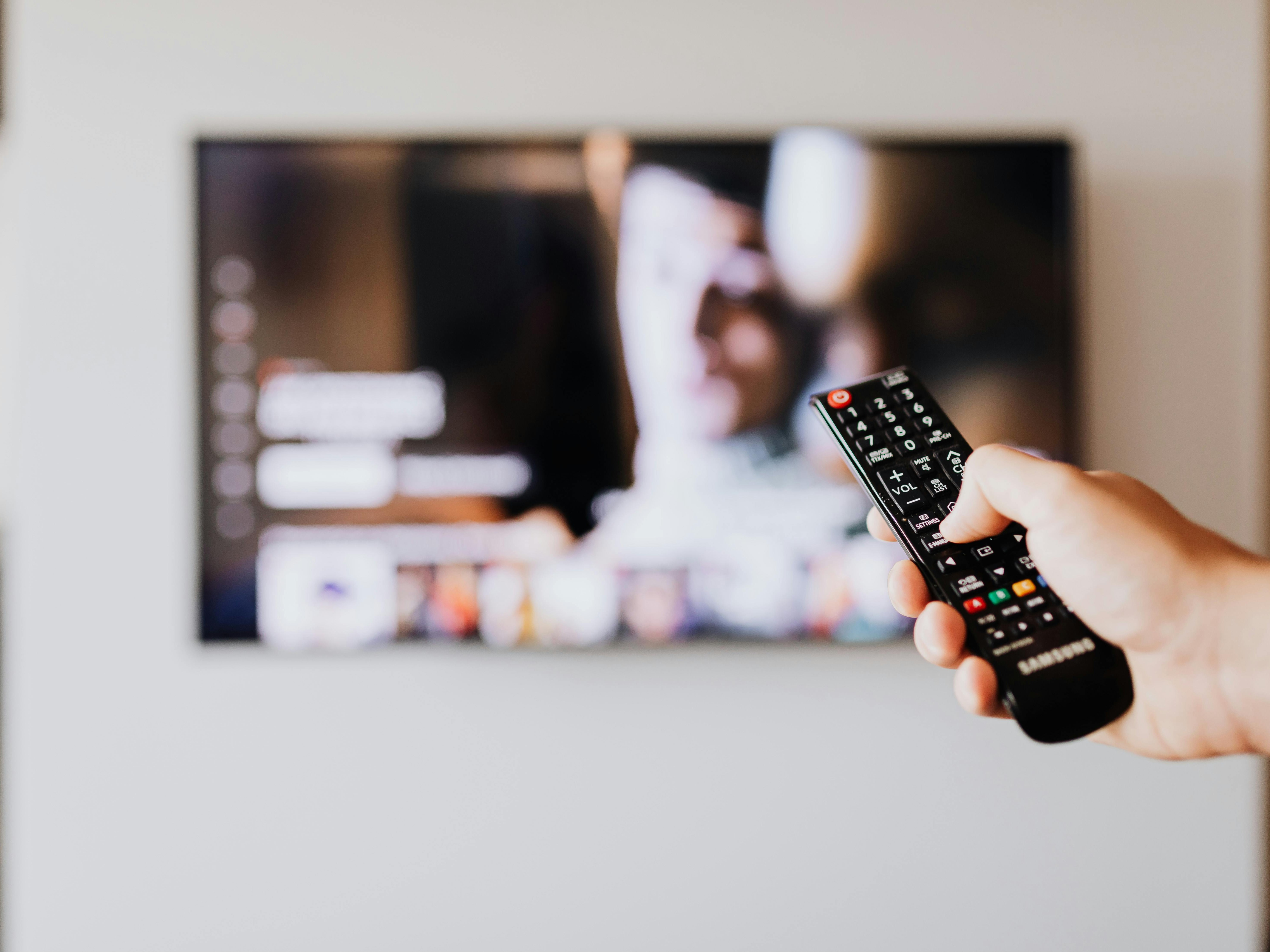 Cara Praktis Ubah TV Biasa Jadi Smart TV dengan Android TV Box