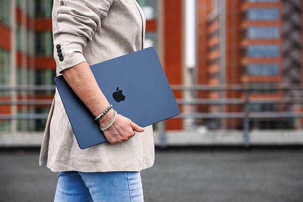 Siap Cetak 100% Sempurna? Kenapa MacBook Jadi Standar Industri Desain