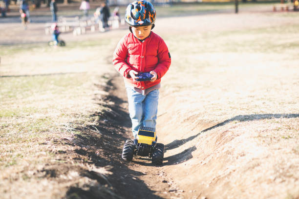 Tak Disangka, Ternyata Mainan Mobil Remote Control Cocok untuk Pengembangan Motorik Anak Lho!