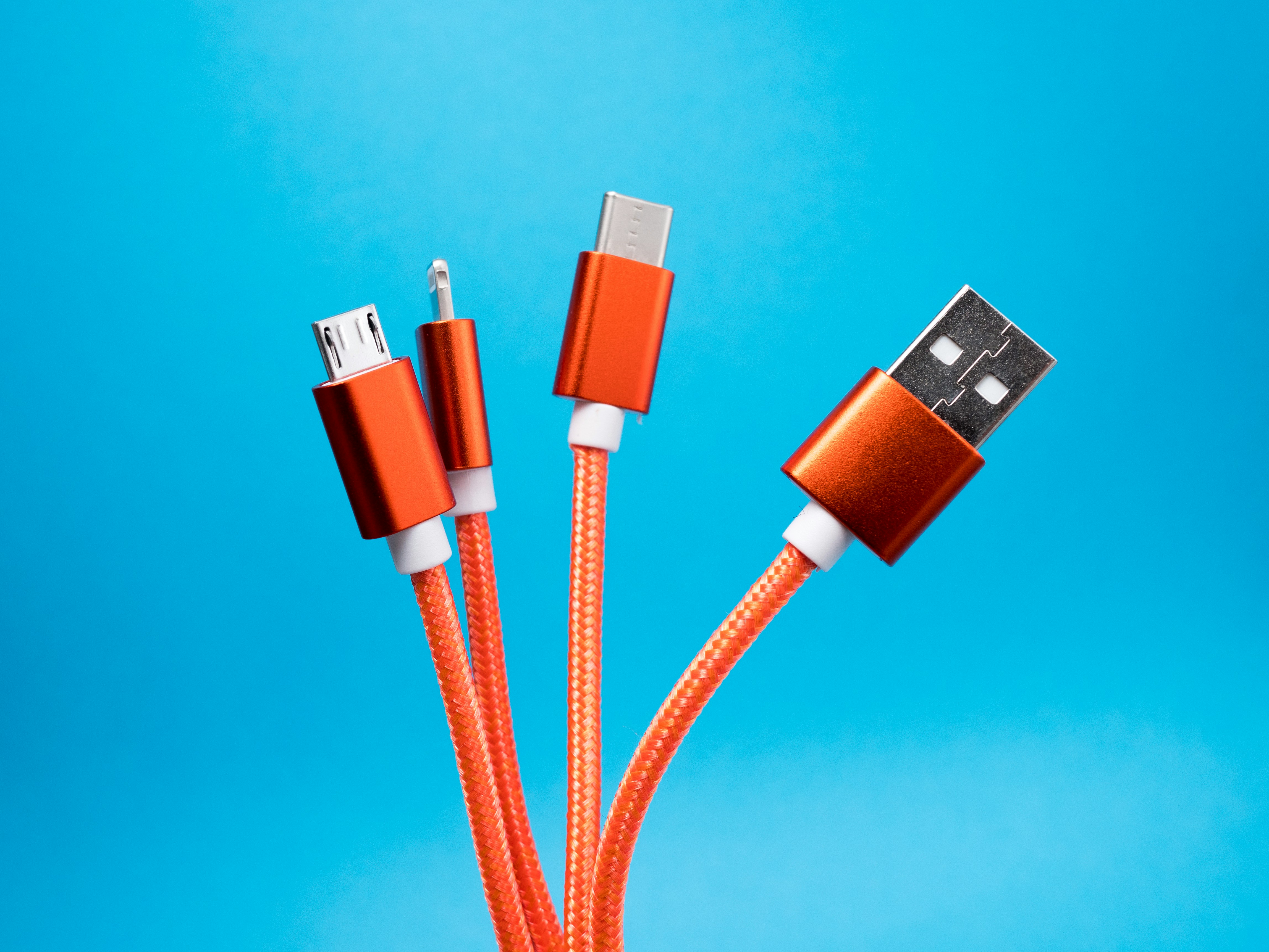 HP Berbeda Tapi Chargernya Sama, Kok Bisa? Satu Benda Ini Buat Hidup Kamu Makin Simpel