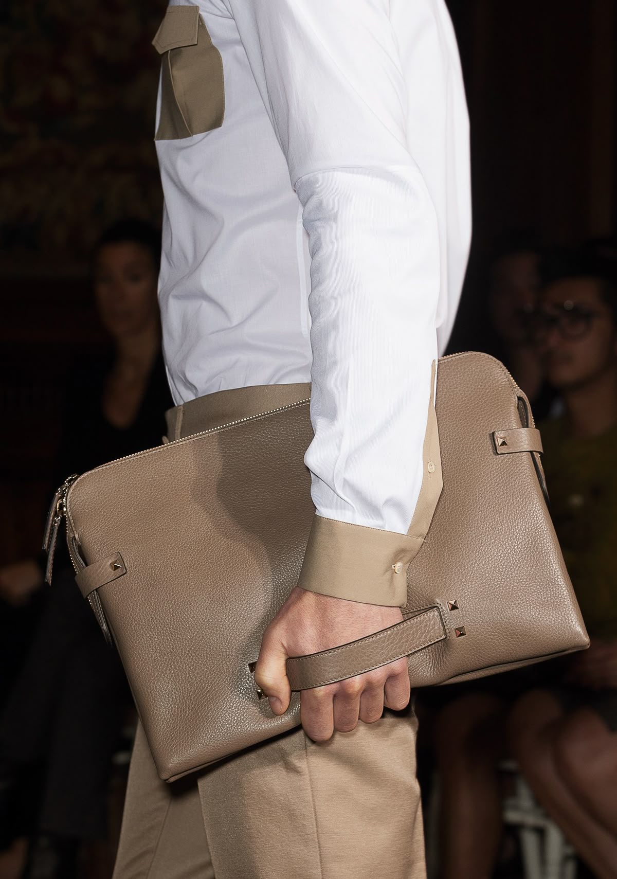 Mengapa Clutch Bag Pria Makin Digemari? Ini Dia Jawabannya!