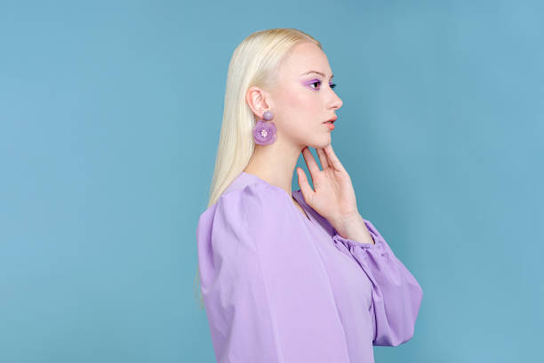 Mau Tampil Manis dan Memesona? Saatnya Coba Outfit Warna Pastel!