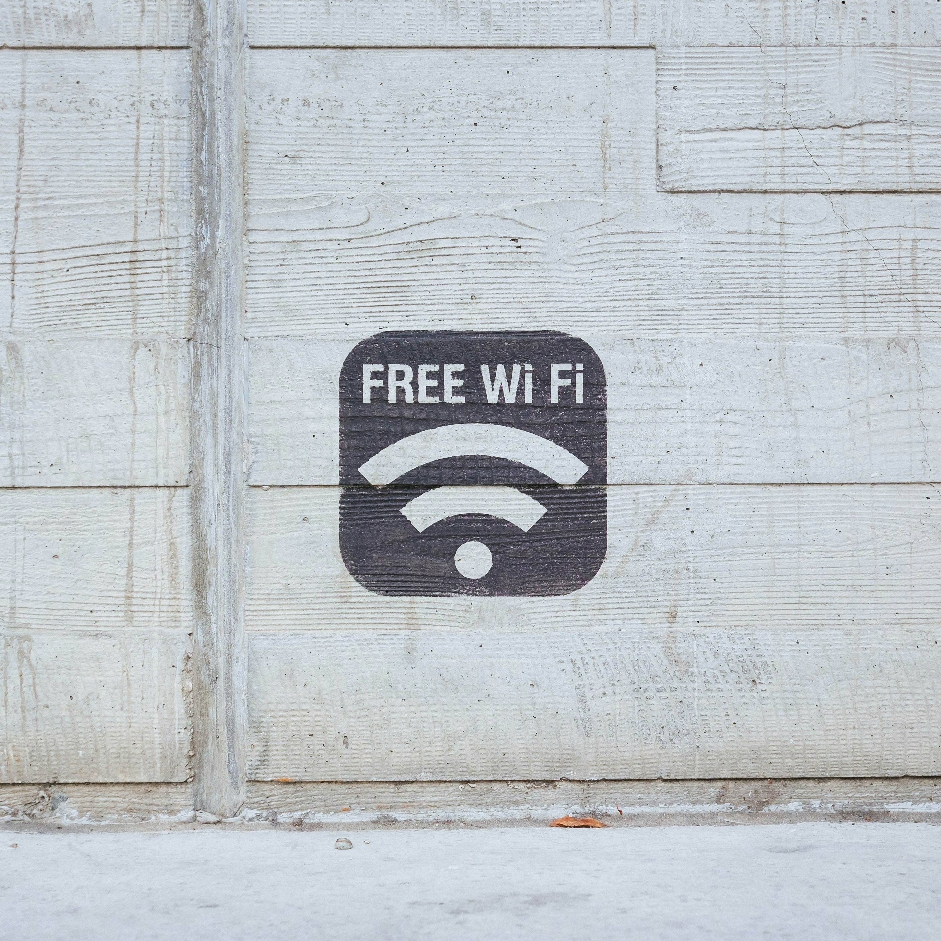 Berhenti Pakai Hotspot Umum, Ini Alasan MiFi Lebih Aman Buat Kamu