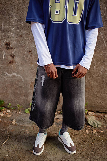Jorts Comeback di 2025, Celana Jeans Pendek Jadi Fashion Statement Baru