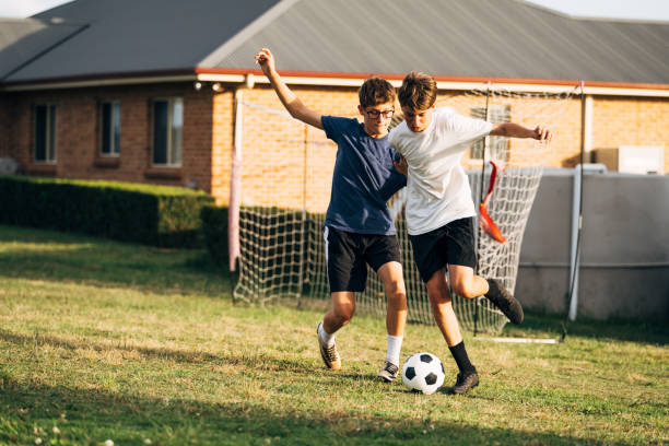 7 Latihan Sepak Bola Sederhana di Rumah, Seru untuk Quality Time Keluarga!