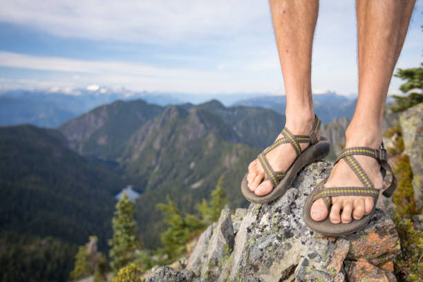Pilihan Sandal Gunung yang Nyaman saat Berpetualang di Alam
