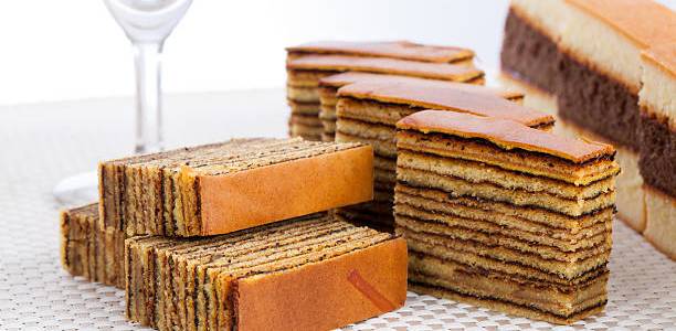 Mengapa Lapis Legit Mahal? Mengupas Sejarah dan Filosofi di Balik 18 Lapisannya