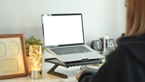 Bekerja Lama di Depan Laptop? Begini Cara Menghindari Mata Lelah dan Badan Pegal!
