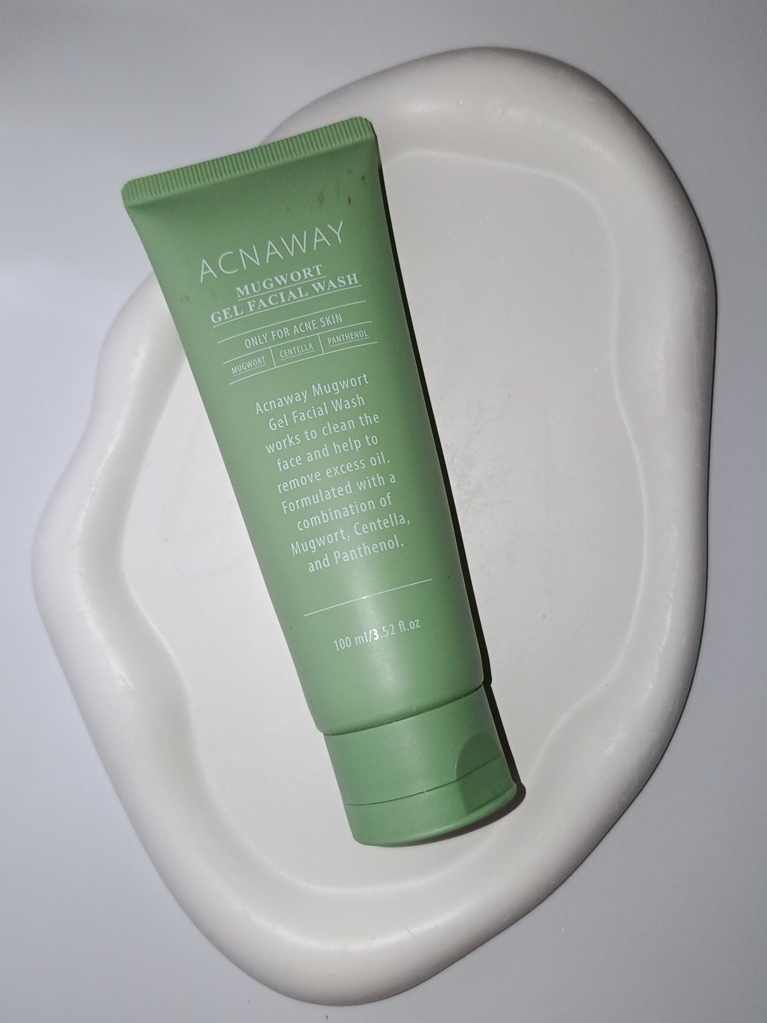 Review Acnaway Mugwort Gel Facial Wash: Sabun Wajah Lembut untuk Kulit Berjerawat