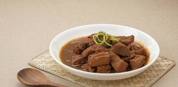Rendang Bisa Enak Berhari hari, Ini Alasan Proses Masaknya Lama
