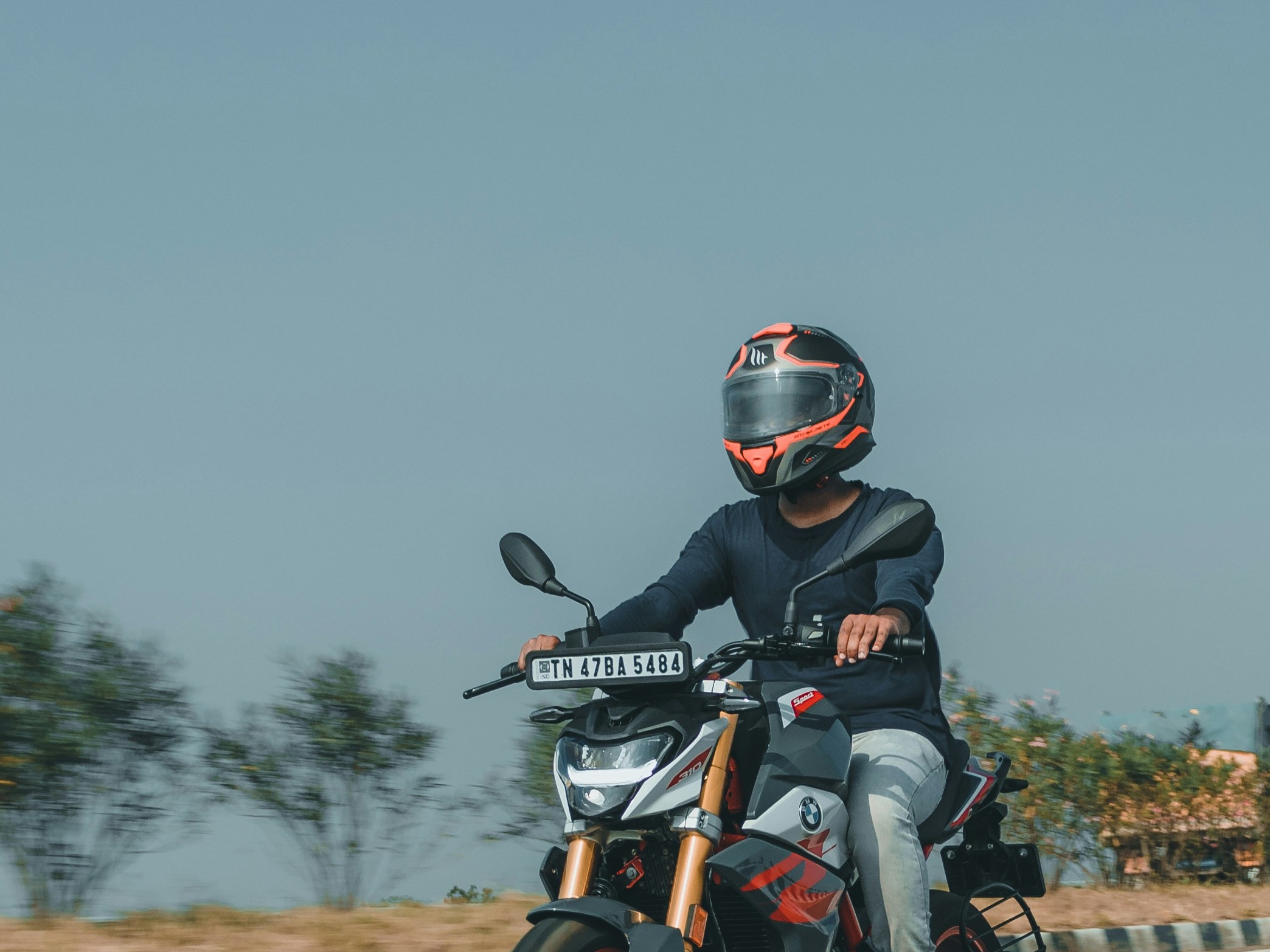 Waspadai Tangan Hitam Setelah Riding? Ini 6 Tips Ampuh Agar Tetap Cerah!