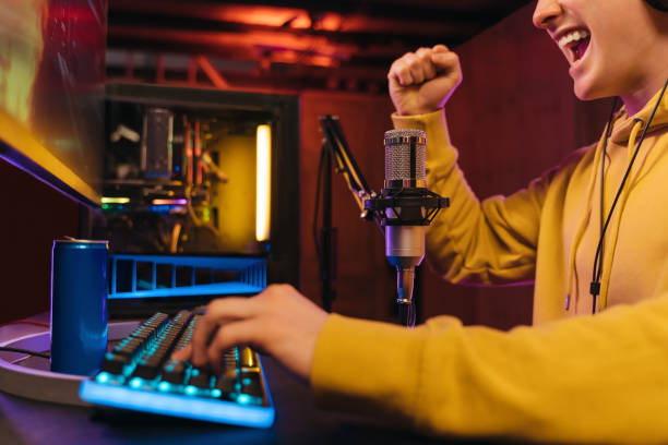 Simak! Ini Alasan Kenapa Mic Headset Biasa Nggak Cukup Buat Gamer Serius