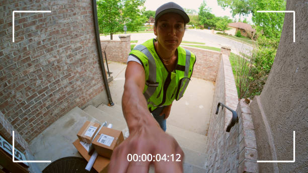 Kurir Datang? Jawab Bel dari Mana Saja dengan Smart Doorbell Terbaik