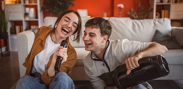 Ide Pesta di Rumah Pakai Speaker Karaoke Mini yang Praktis