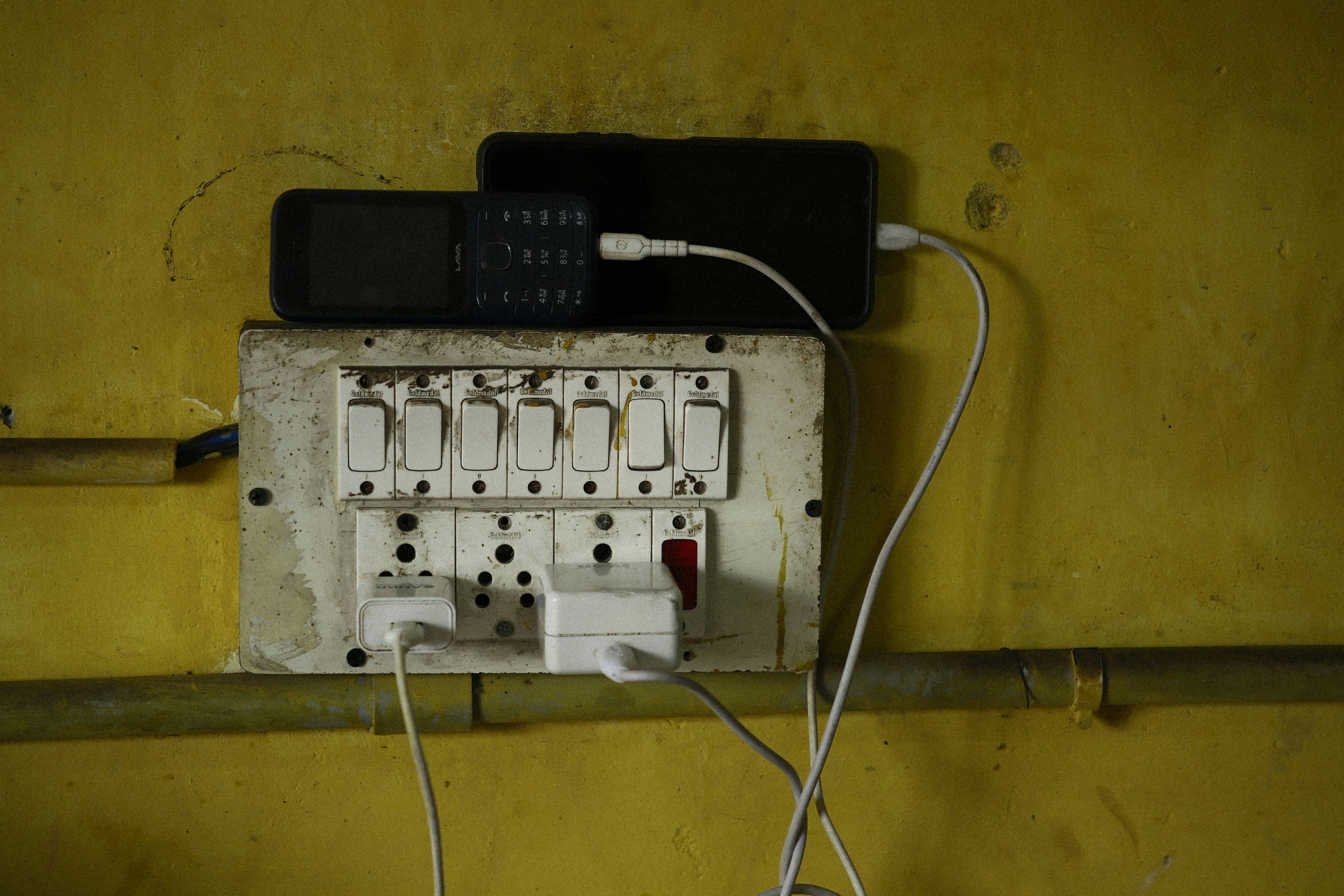 Satu Power Strip USB Ini Bisa Menggantikan Adaptor Besar Milikmu!