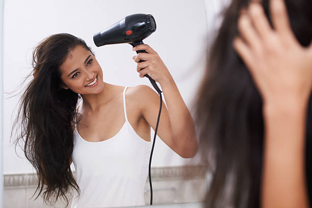 5 Cara Mengeringkan Rambut yang Sehat Untuk Kulit Kepala