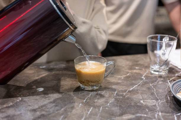 Perbandingan Teko Listrik dan Teko Biasa untuk Brewing Kopi Harian