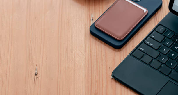 Sering Lupa Bawa Dompet? Satukan dengan Ponsel Pakai Magnetic Phone Card Holder!