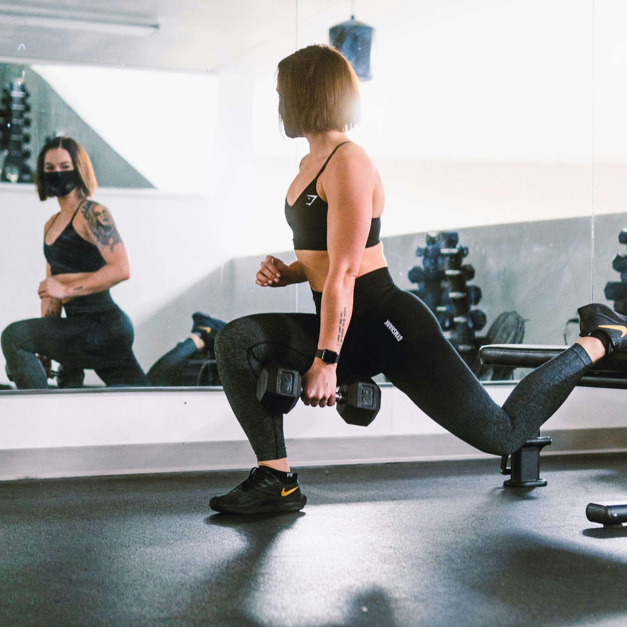 Workout di Rumah Jadi Lebih Efektif dengan Dumbell
