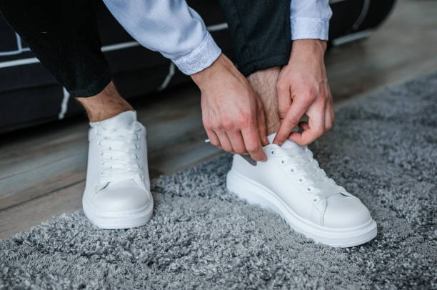 Tips Memadukan Sneakers dengan Outfit Formal, Nggak Susah Kok!