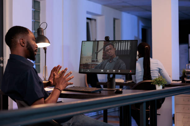Monitor Modern Belum Cukup, Ini Alasan Webcam Eksternal Masih Penting
