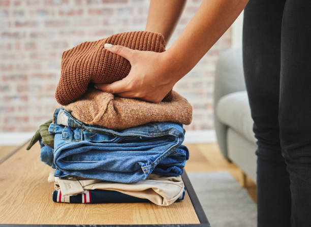 Hindari Salah Simpan Baju, Kenali Bahan Pakaian yang Sebaiknya Digantung