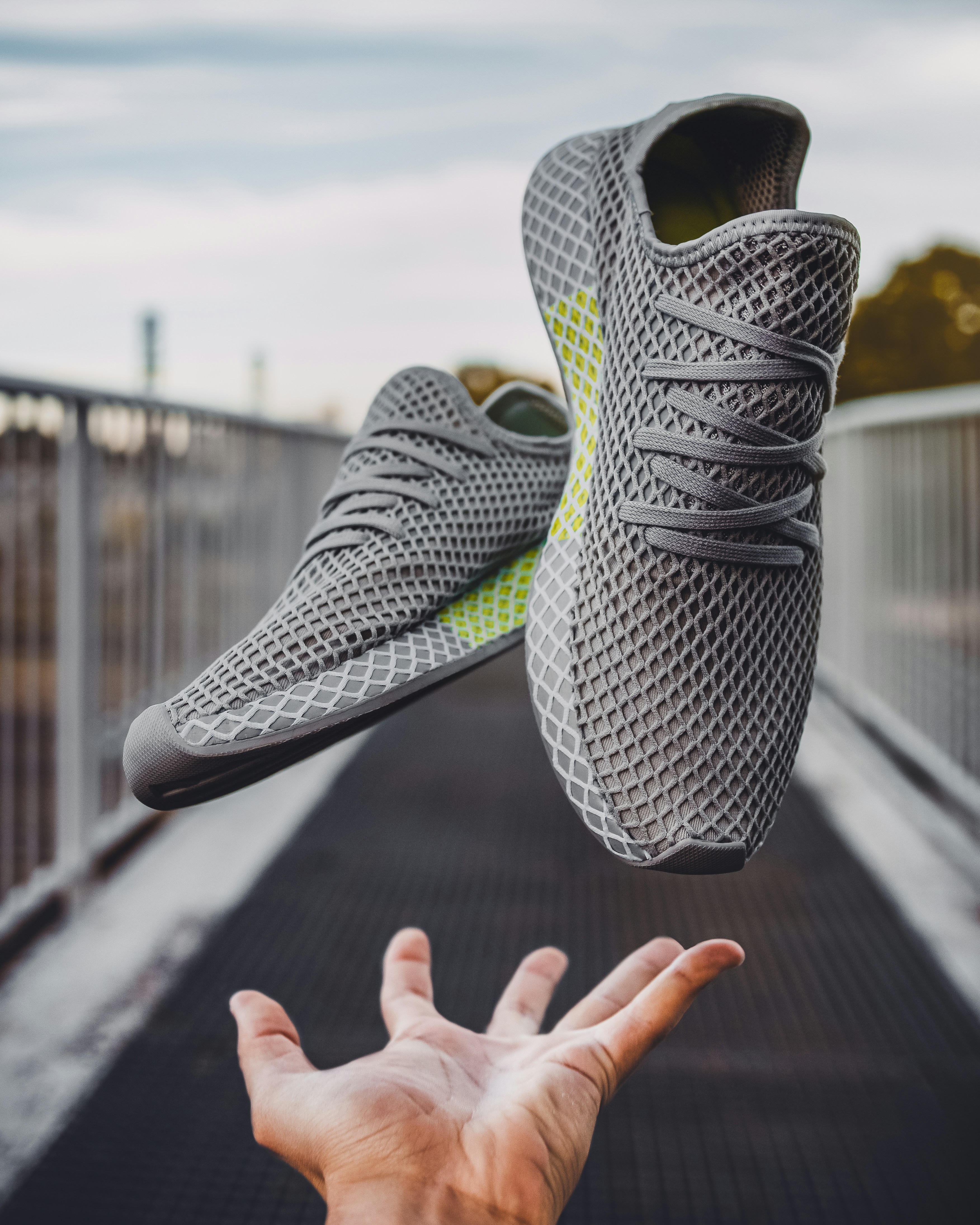 Beda Walking Shoes vs Running Shoes Biar Kamu Nggak Salah Pilih