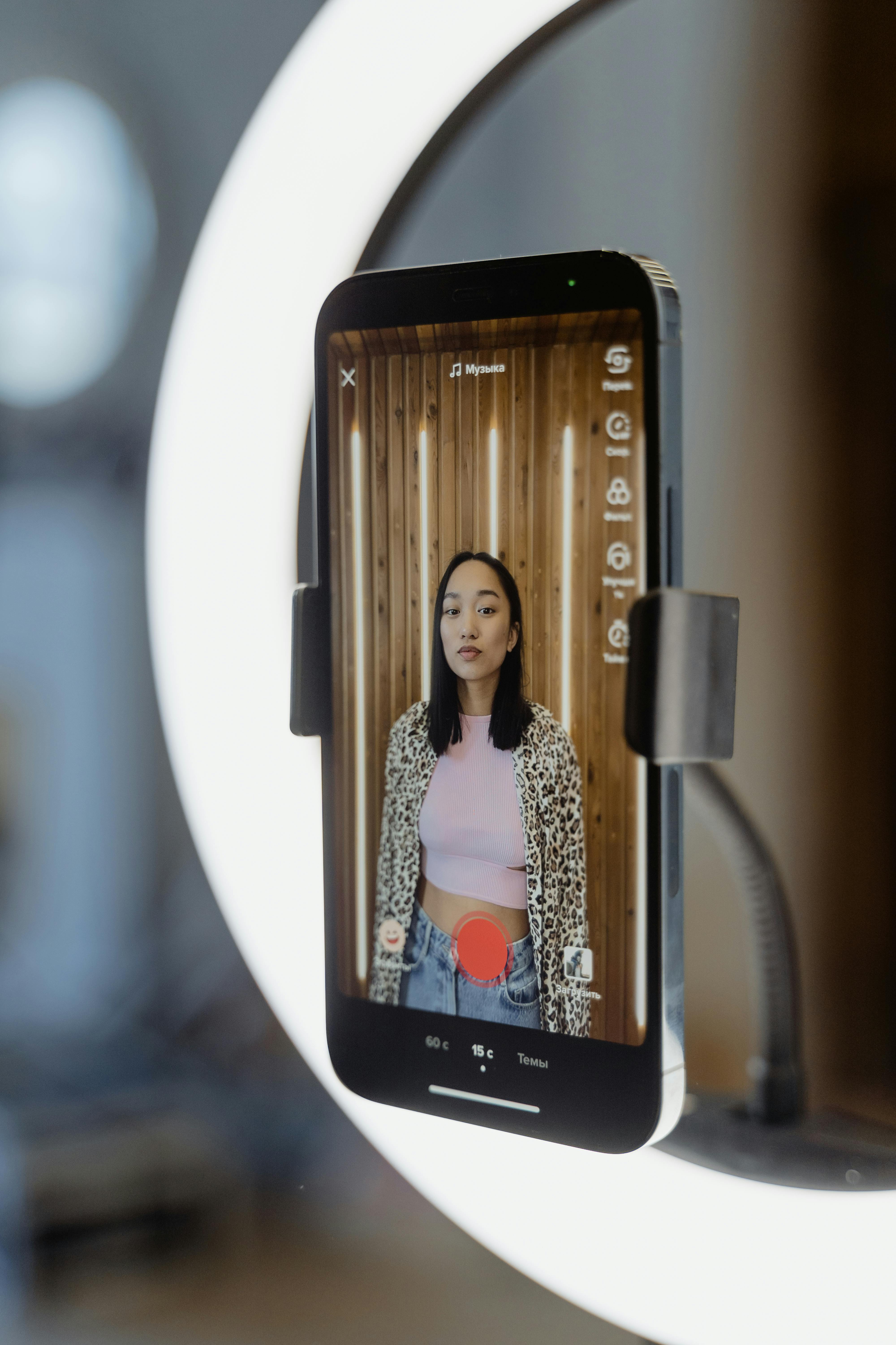 Suara Gak Jelas Bikin Omzet Jualan Live Streaming Turun! Ini Trik Simpelnya
