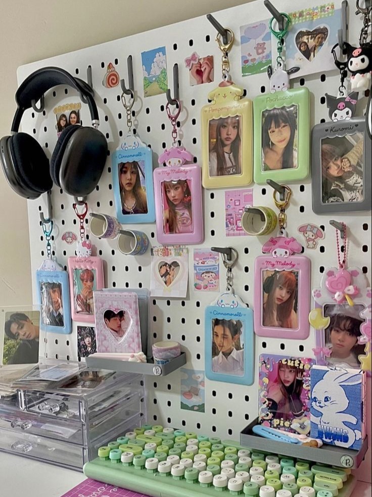 Fans K-pop Wajib Baca! Tips Dekorasi Ruangan dengan Rak Estetik Biar Enggak Berantakan