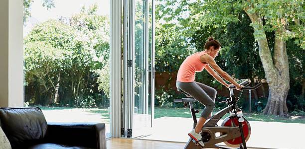 5 Tips Membuat Rutinitas 15 Menit Latihan Spinning Bike di Rumah