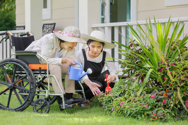 Perlengkapan Wajib Buat Kamu yang Suka Berkebun di Luar Ruangan