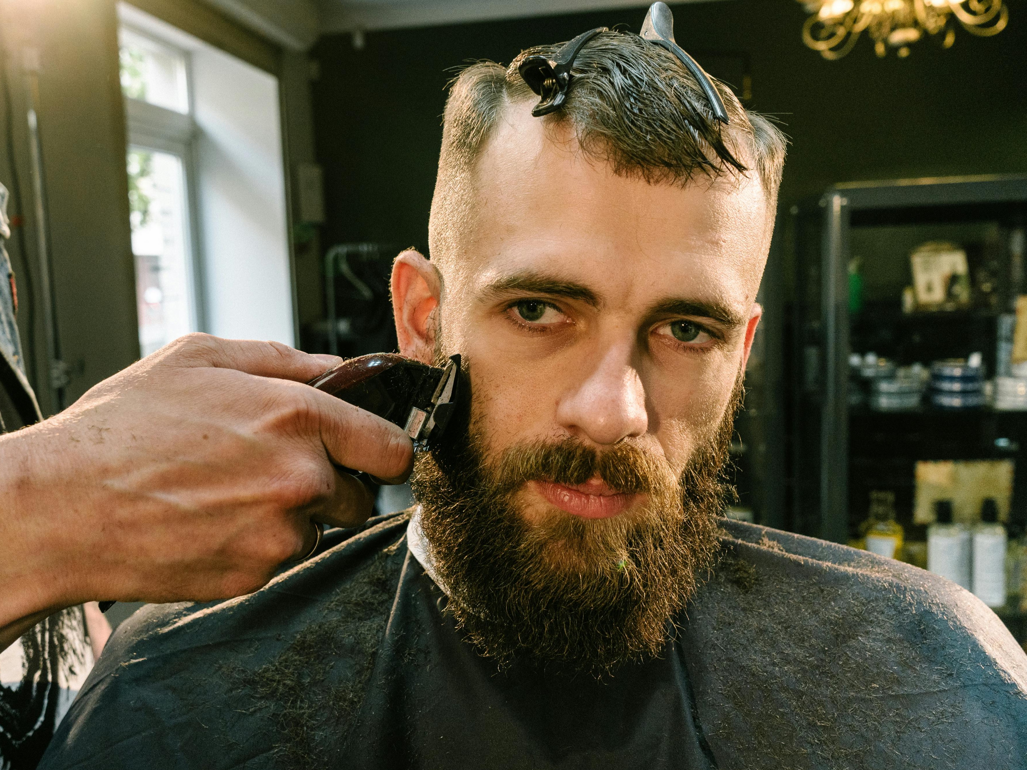 Grooming Praktis untuk Pria Modern! Pencukur Kumis ini Wajib Kamu Punya