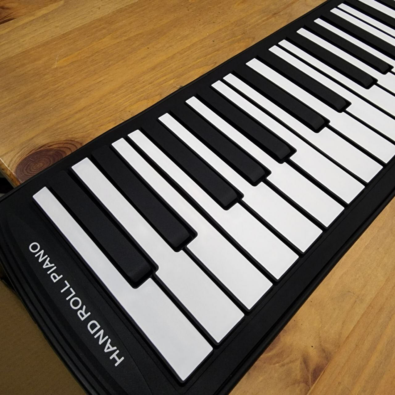 Bisa Main Piano Kapan Saja? Cek Keajaiban Hand Roll Piano yang Ringkas & Fleksibel