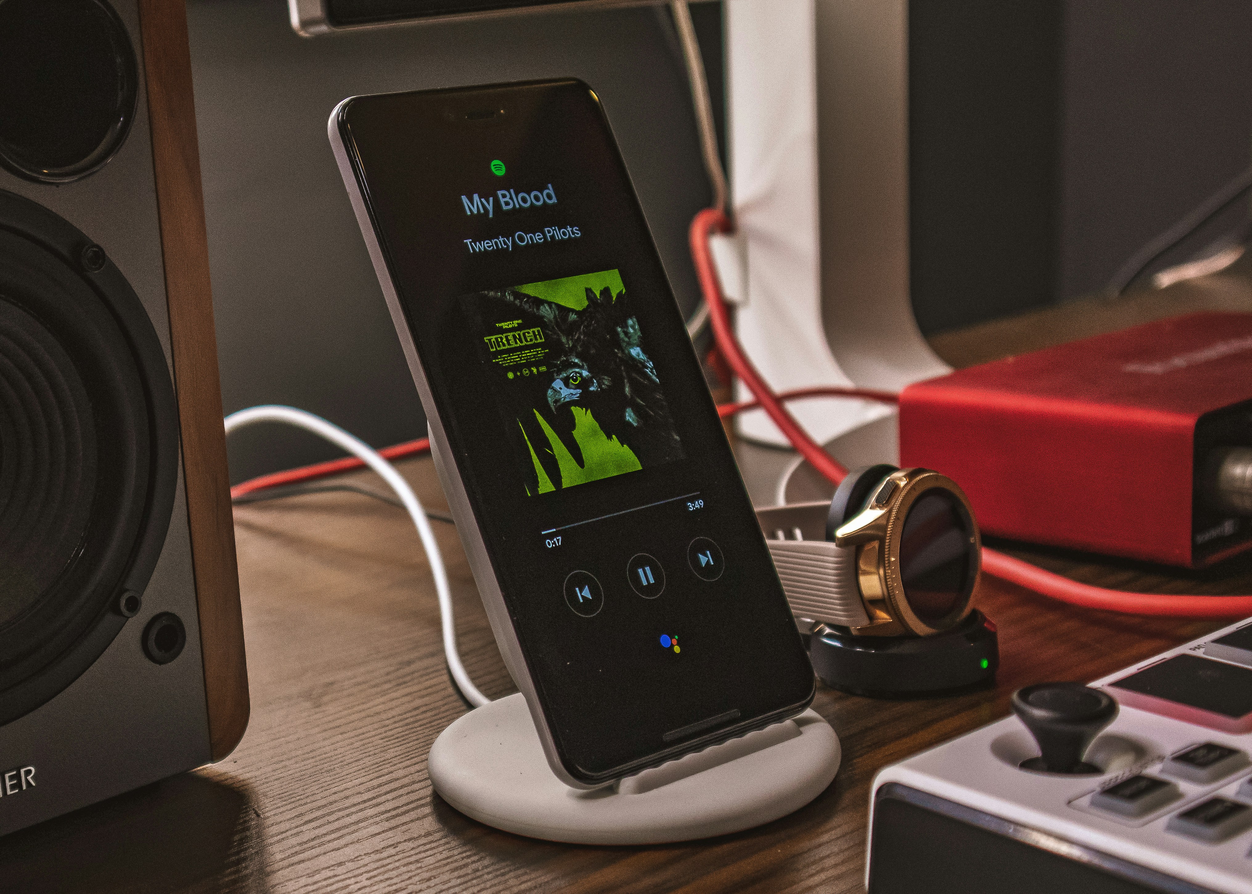 Akhiri Ruwetnya Kabel! Kenapa Kamu Wajib Punya Charging Pad 3-in-1?